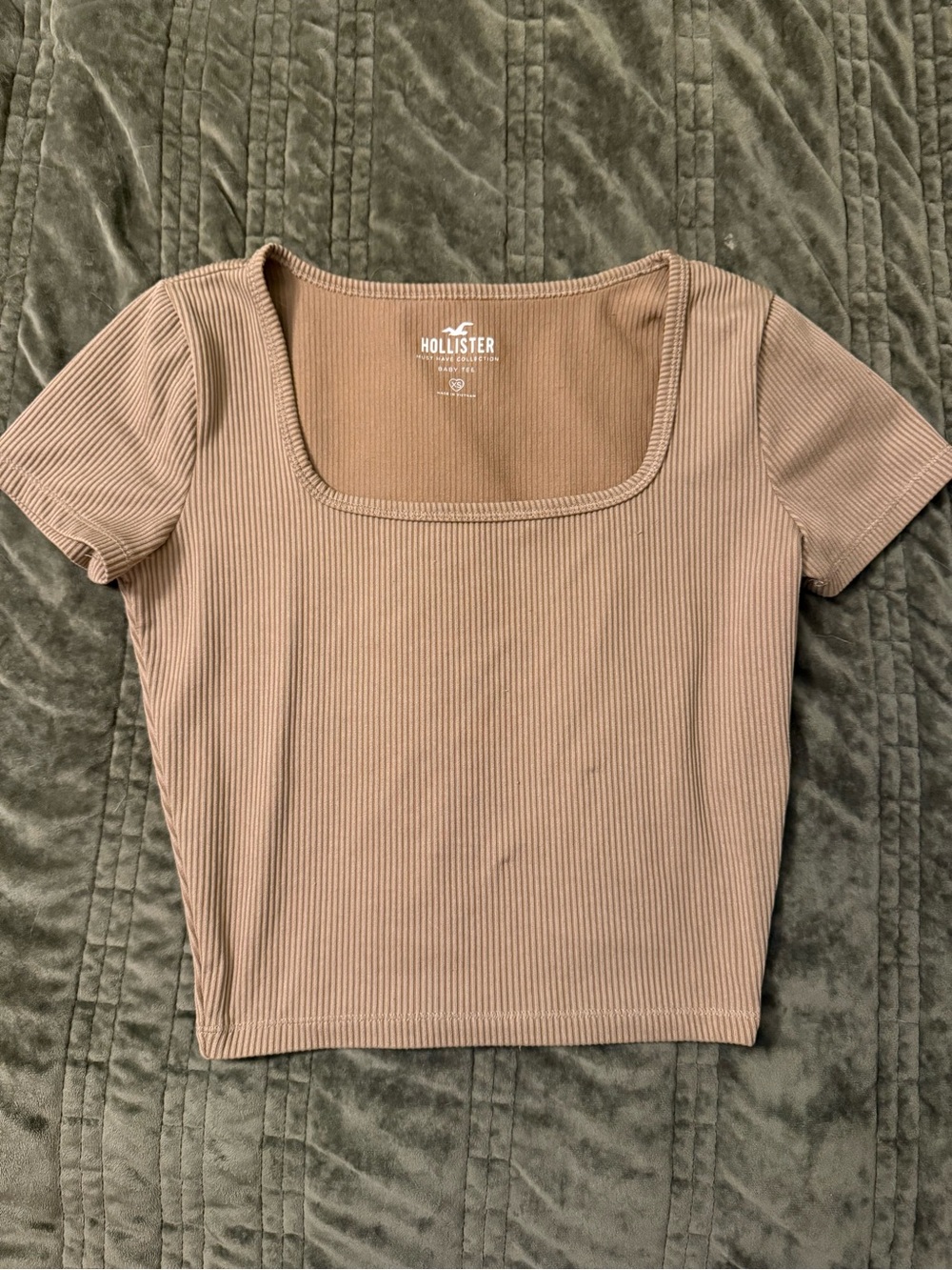 Hollister Ribbed Scoop Neck Crop Top Bundle - Gray, Dark Green, & Tan - Picture 6 of 7